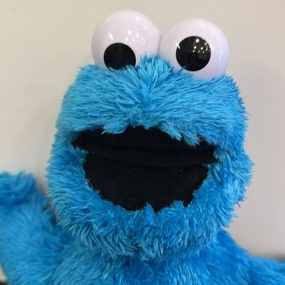 Sesame Street Cookie Monster 14" Plush w/Sound (Hasbro, Sesame Workshop 2017) - Picture 3 of 9
